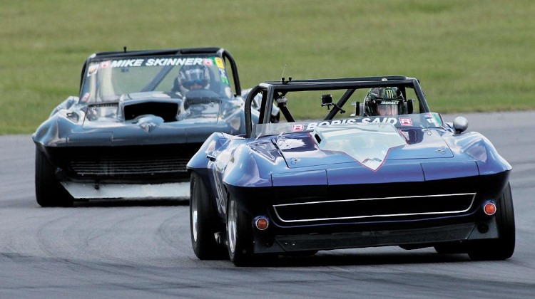 Vintage Corvettes racing at the SVRA Atlanta SpeedTour
