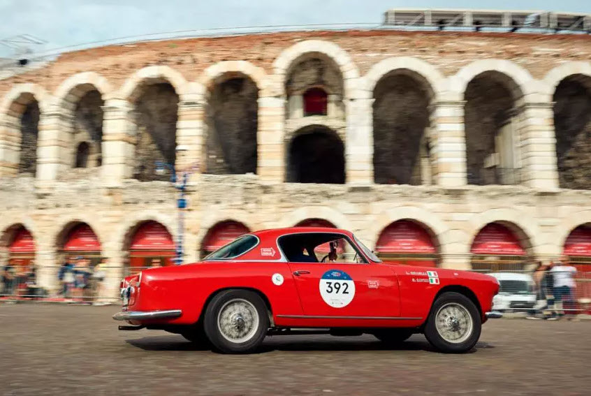 Vintage car competing on the Mille Miglia 